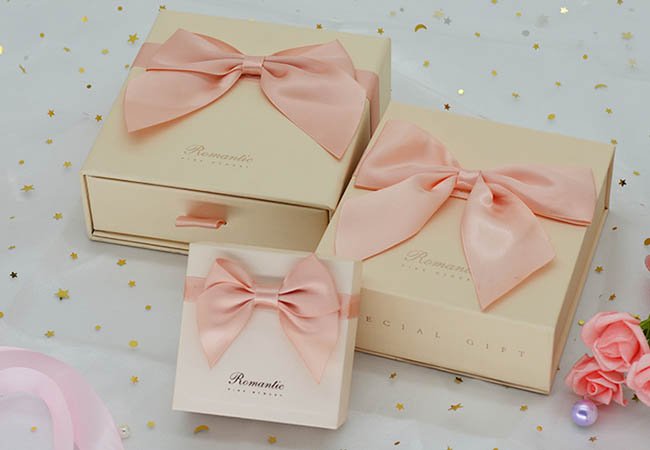 Custom pink jewelry packaging box