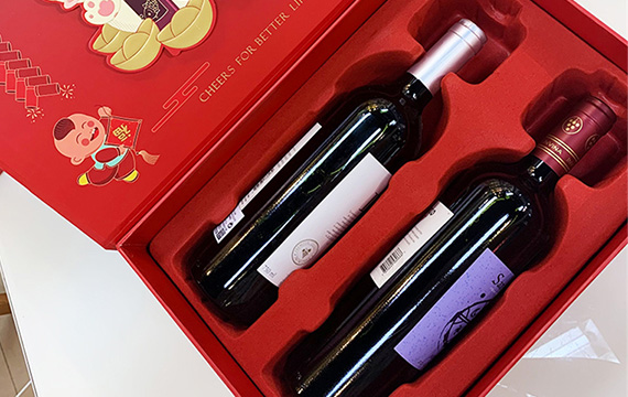 Customised wine box packaging with inner tray