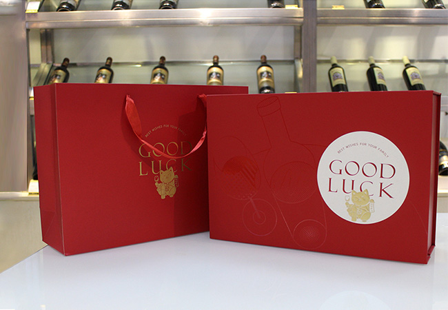 Customised wine box with logo and paper bag
